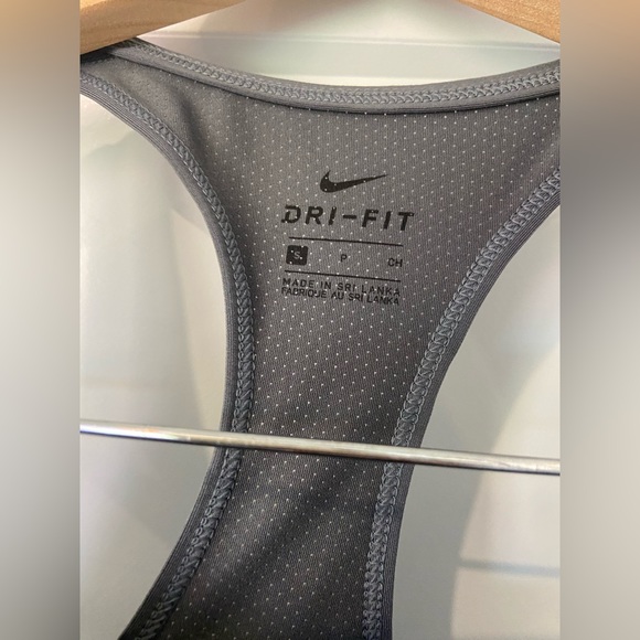 Women’s grey Nike sports tank size small with black logo, like new, worn once - Picture 4 of 4